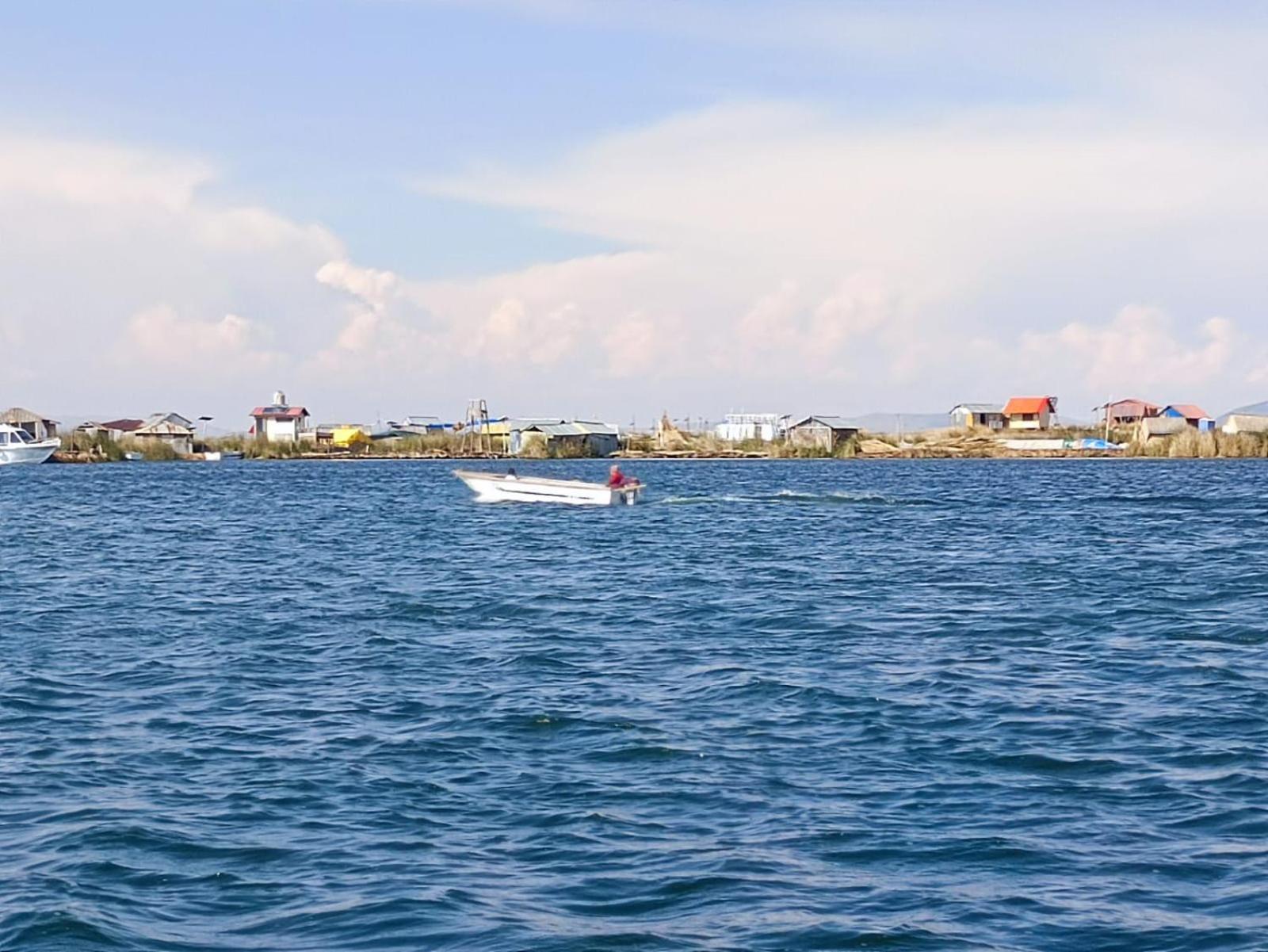 Hostal Vista Al Lago Titicaca Пуно Екстериор снимка