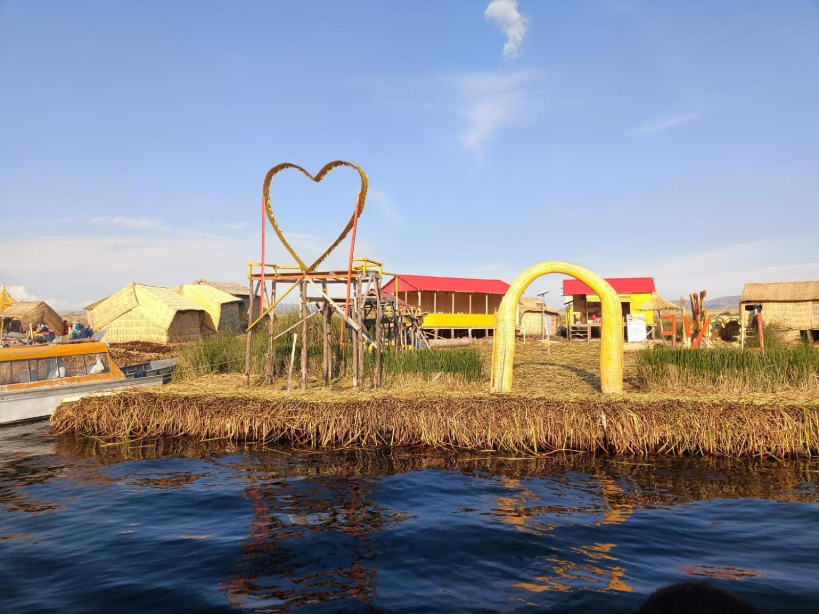 Hostal Vista Al Lago Titicaca Пуно Екстериор снимка